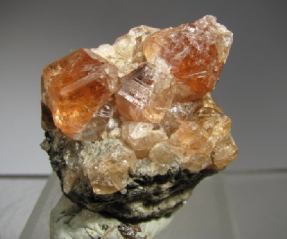 Grossular  - Asbestos, Canada