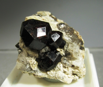Almandine -   Anosy Region, Tuléar Province, Madagascar