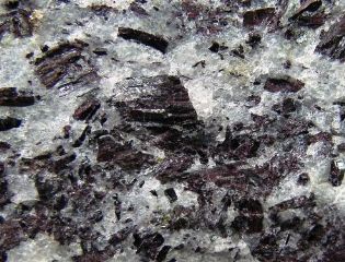 Piemontite - Praborna Aosta valley Italy